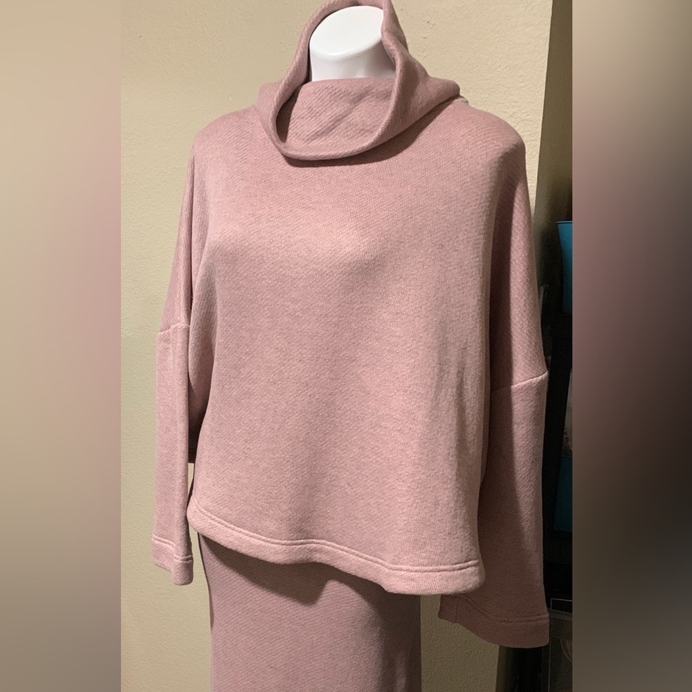 LMT: Free People Milley Co-Ord Open Back Pink Sweater and Skirt Set - Picture 8 of 16